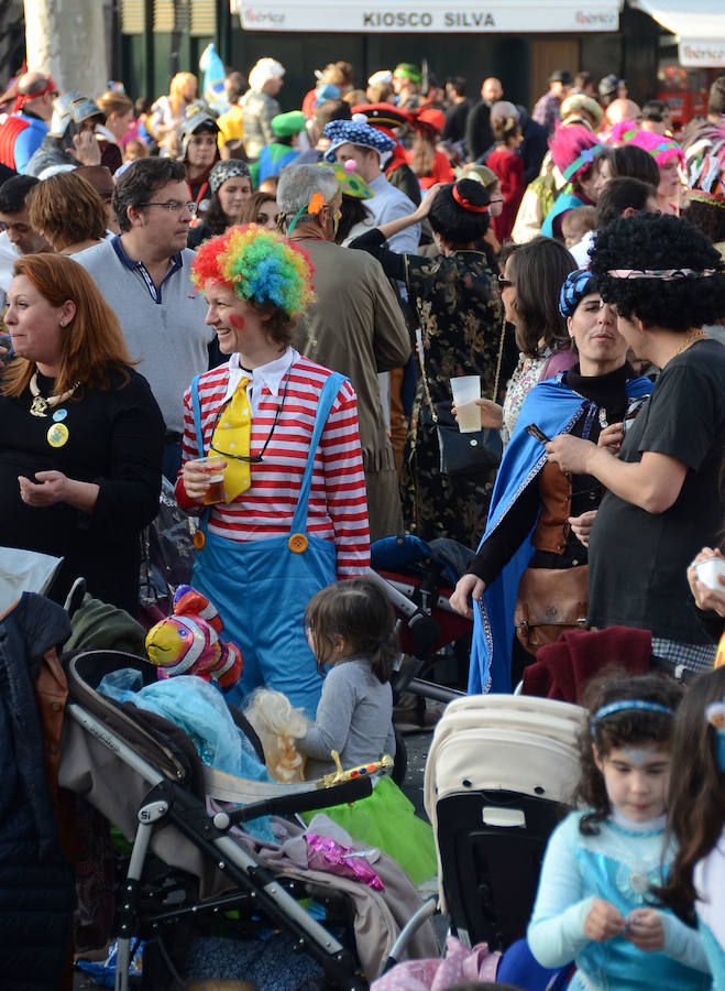 El sol convierte el Carnaval de Día en multitudinario