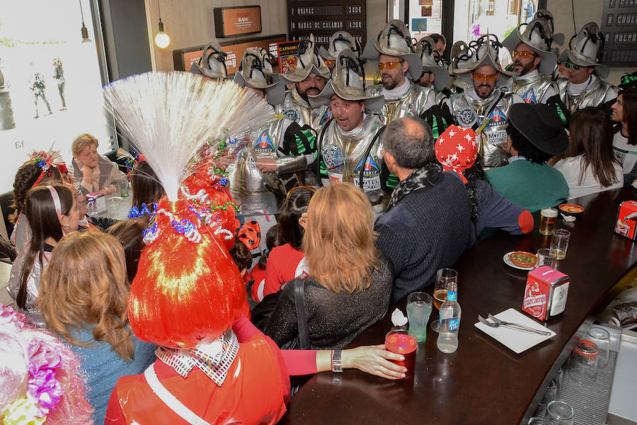 El sol convierte el Carnaval de Día en multitudinario