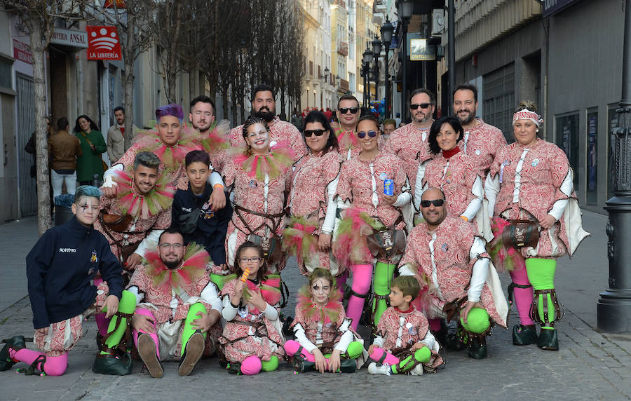 El sol convierte el Carnaval de Día en multitudinario