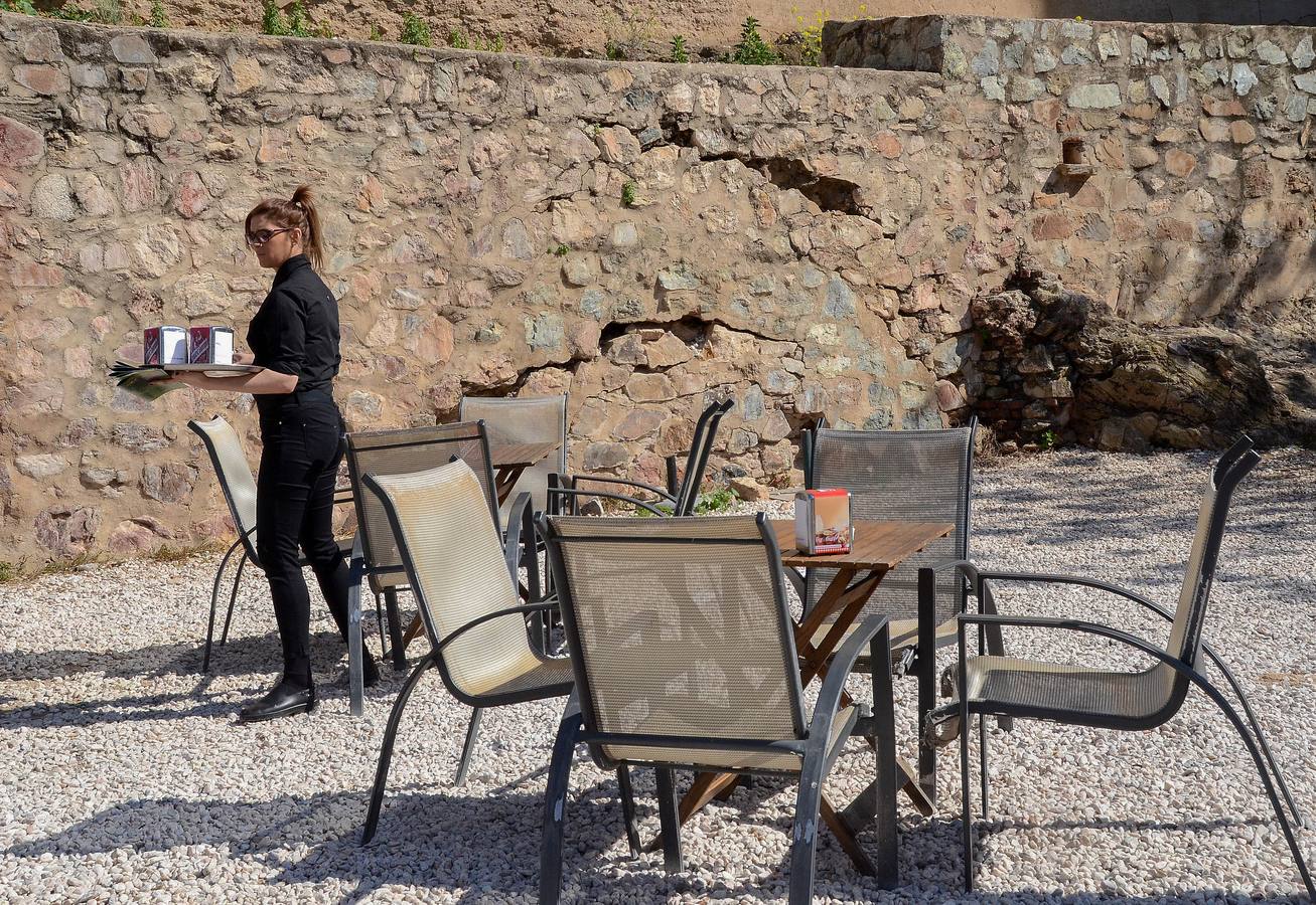 Jueves, 2 de marzo. La muralla de la Alcazaba presenta fisuras en el tramo de la plaza de San José .Fotografías: Casimiro Moreno