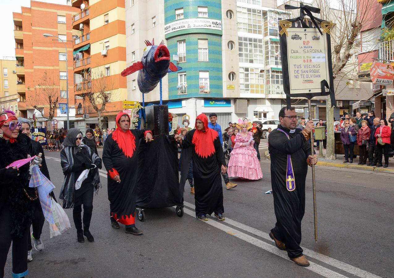 Martes, 28 de febrero. El desfile del Entierro de la Sardina en el barrio de San Roque, puso punto y final a los Carnavales de Badajoz 2017. Fotografías: Casimiro Moreno