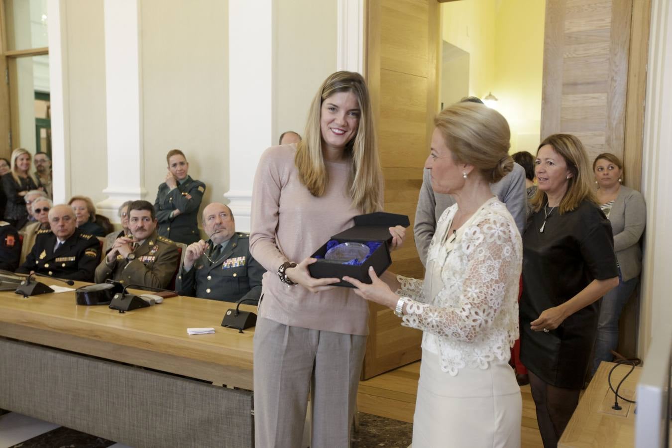 Cáceres homenajea a ocho mujeres