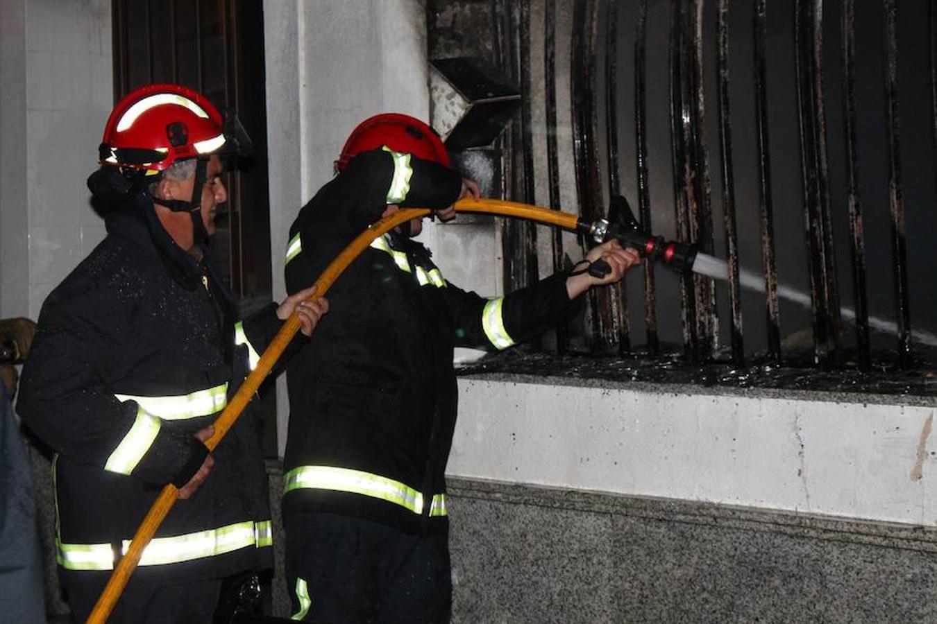 Un hombre logra salir de su casa en llamas en Monesterio