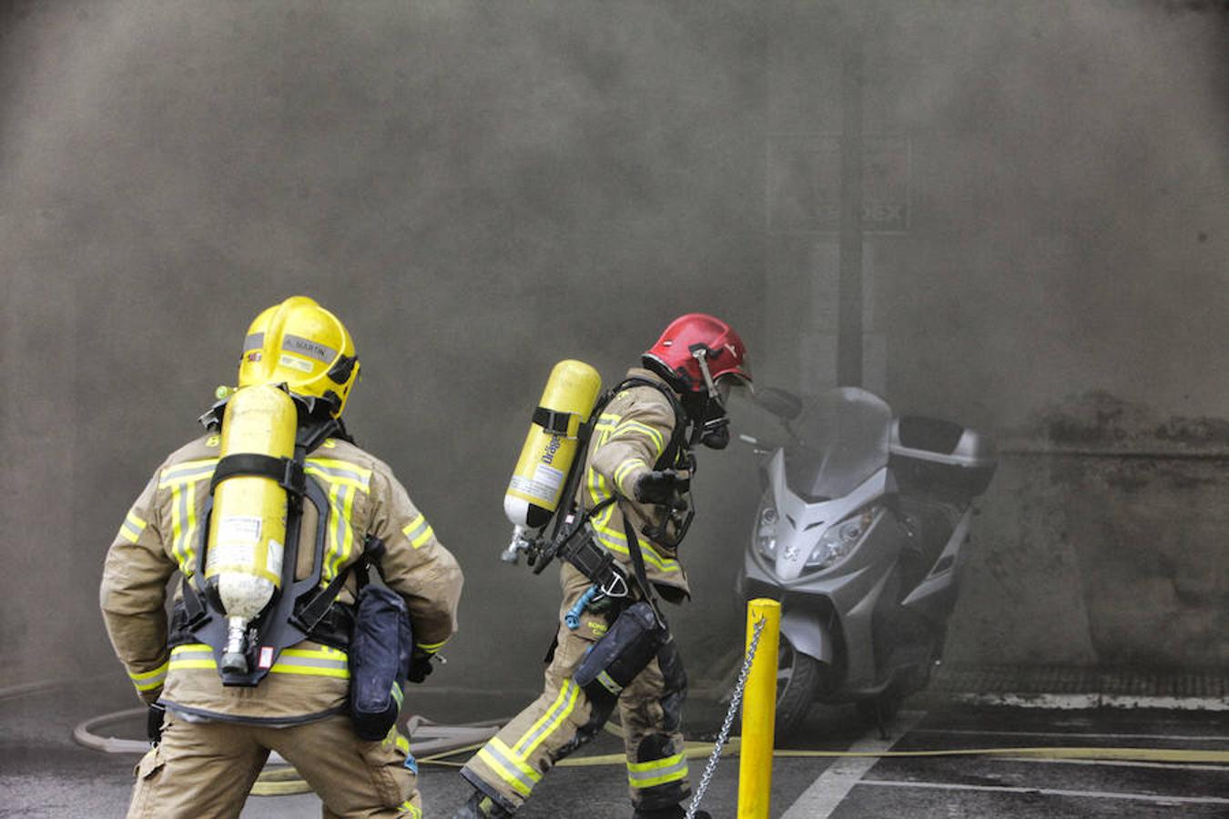 Los bomberos sofocan el incendio del hospital Virgen de la Montaña en Cáceres