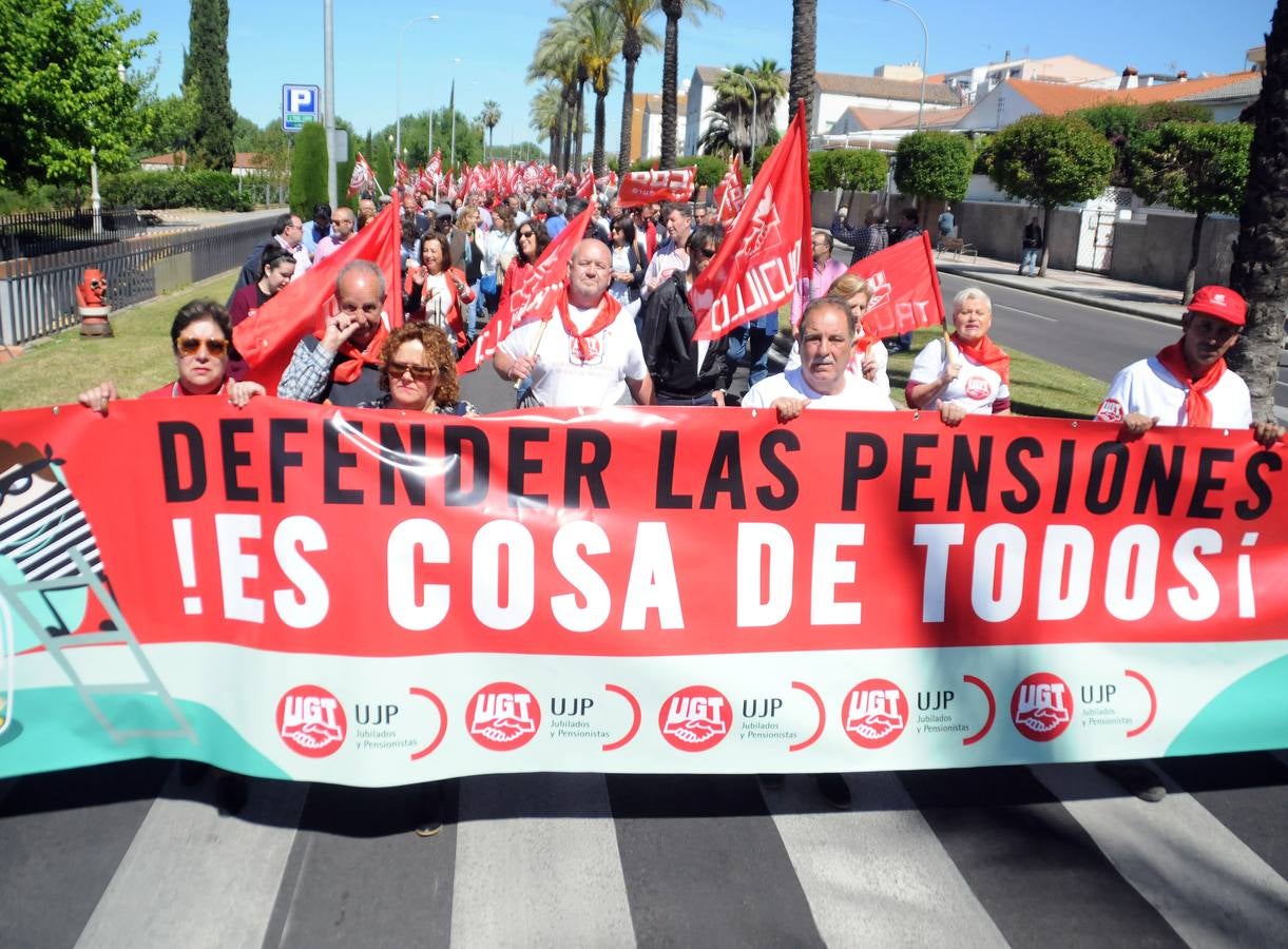 Lunes, 1 de mayo. La corrupción, el ninguneo y la exigencia de un tren digno para la región marcan las manifestaciones del primero de mayo en Extremadura. Fotografías: Brígido.