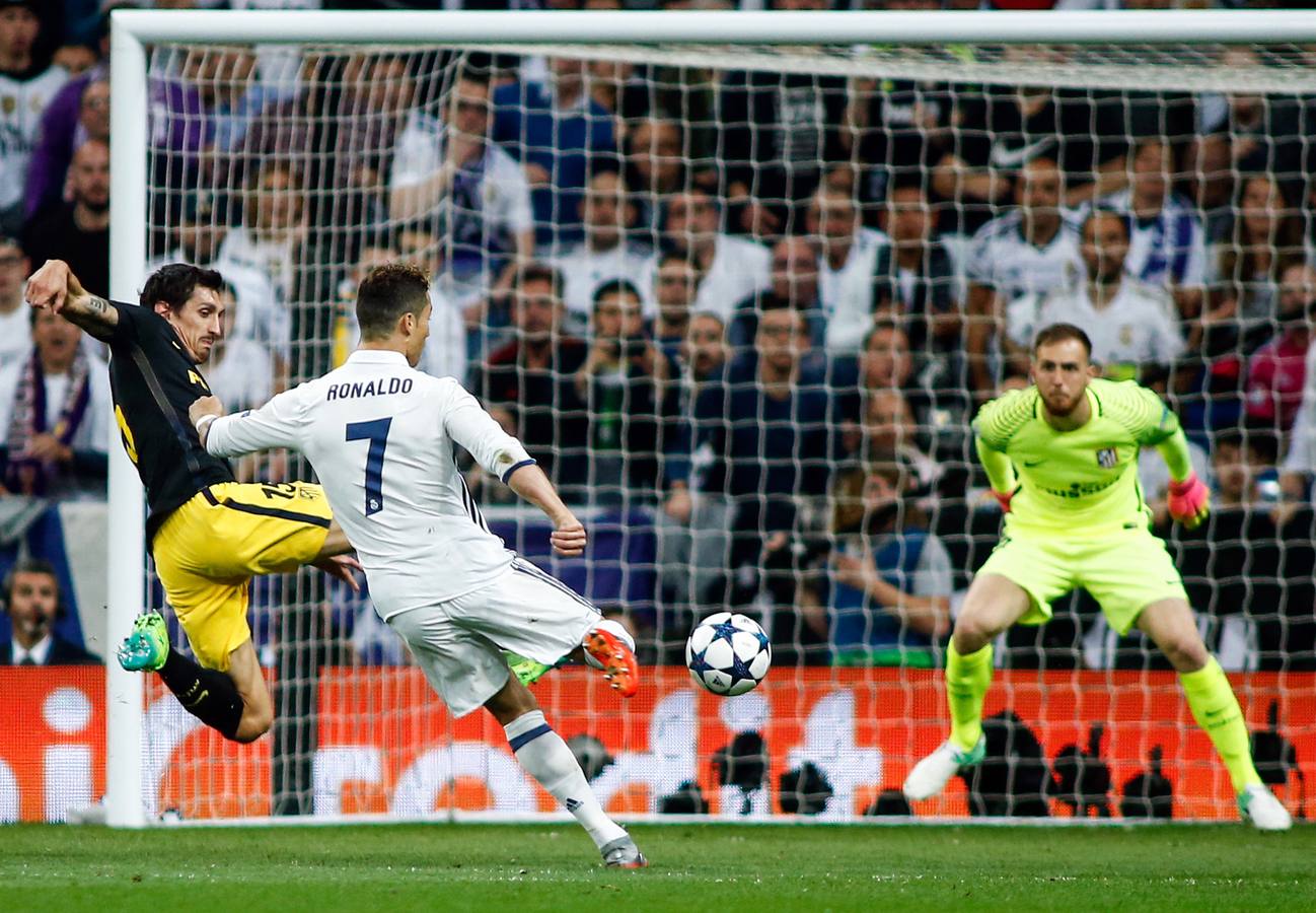 Martes, 3 de mayo: El Real Madrid vence por tres goles a cero al Atlético de Madrid en el derbi que los enfrentó en el partido de ida de las semifinales de la Liga de Campeones. Fotografías: Agencias.