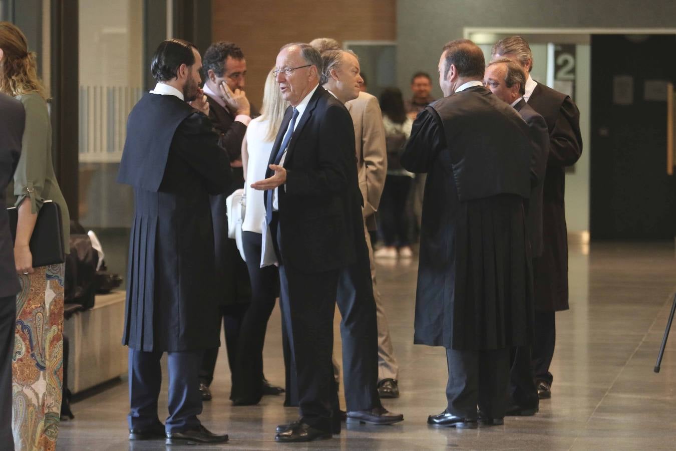 Lunes, 22 de mayo: La Audiencia Provincial de Mérida acogió el inicio de la vista oral del Caso Feval. Testificaron el exdirector general de Feval y exdiputado autonómico del PSOE, José Luis Viñuela; y el exsubdirector general Juan Cerrato y el exadministrador general José Villa.
