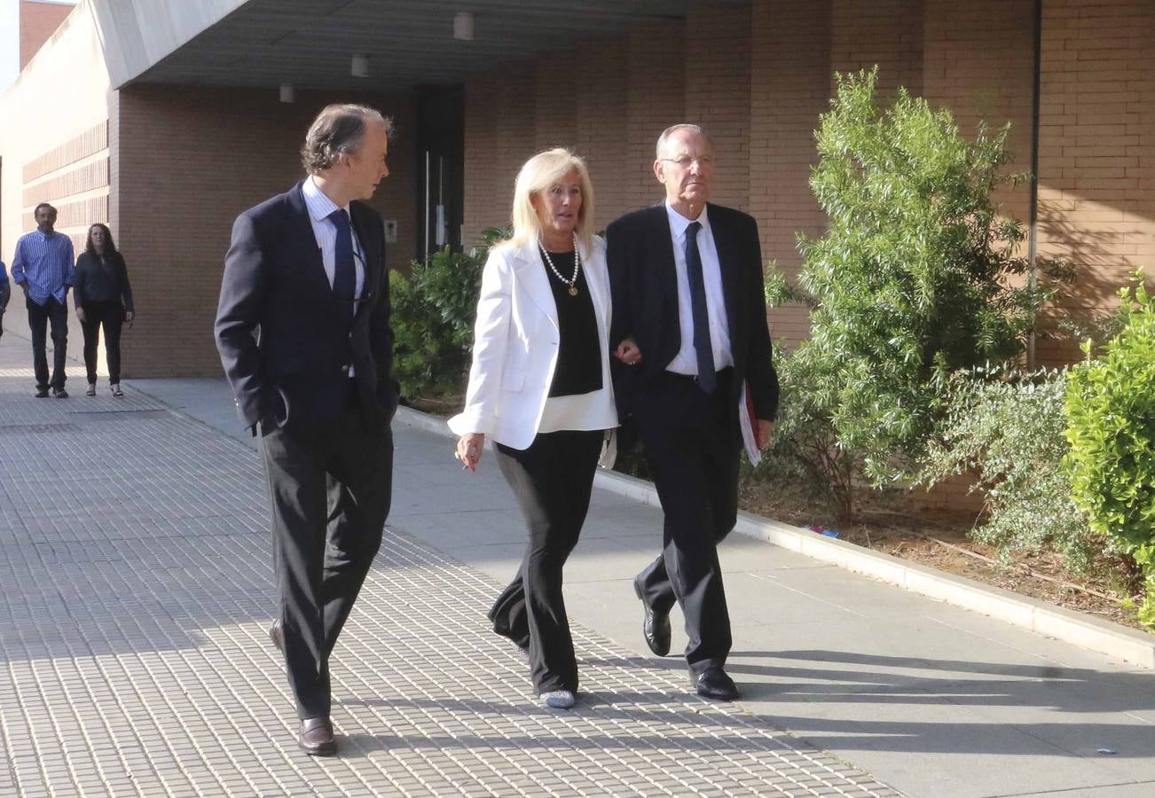 Lunes, 22 de mayo: La Audiencia Provincial de Mérida acogió el inicio de la vista oral del Caso Feval. Testificaron el exdirector general de Feval y exdiputado autonómico del PSOE, José Luis Viñuela; y el exsubdirector general Juan Cerrato y el exadministrador general José Villa.