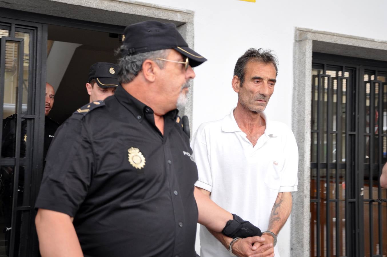 Viernes, 26 de mayo: Entran en prisión los dos detenidos por el crimen de Don Benito. Fotografía: HOY