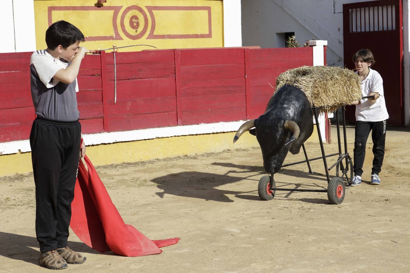 Tras casi 20 años de historia, la escuela sigue formando a jóvenes que sueñan con alcanzar el éxito de antiguos alumnos como Talavante o Ginés Marín