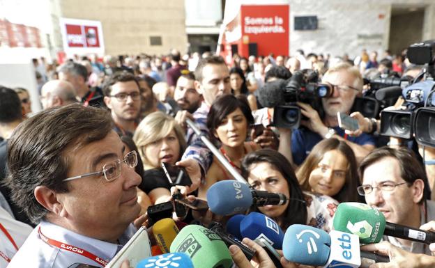 Imagen de Guillermo Fernández Vara hace unos días, a su llegada al Congreso Federal del PSOE.