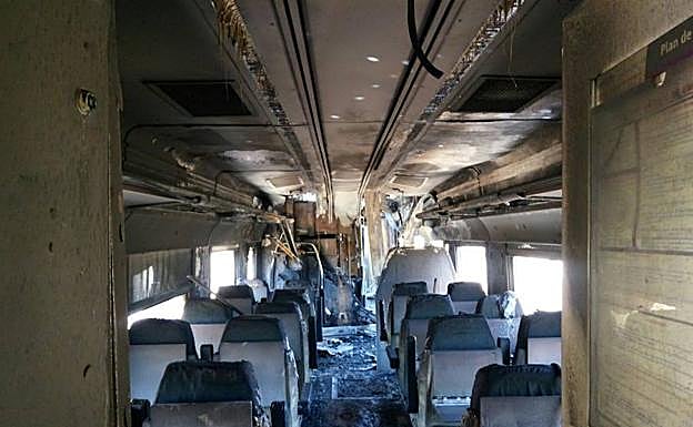 El choque originó un incendio en el ferrocarril.