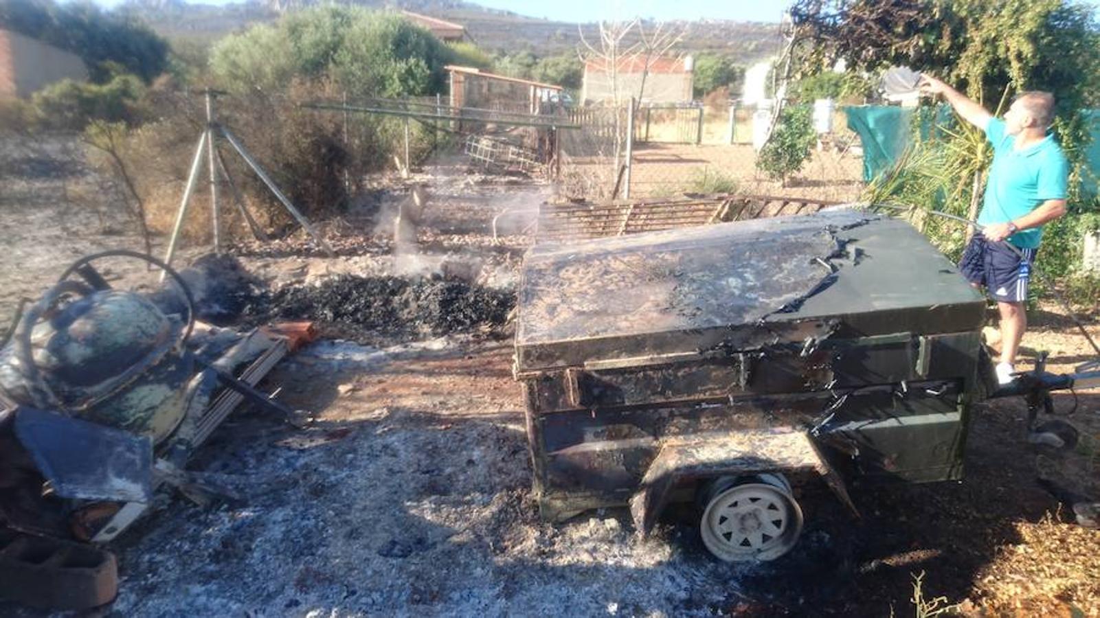 Noche de miedo en Calamonte por el incendio en la Sierra de San Serván