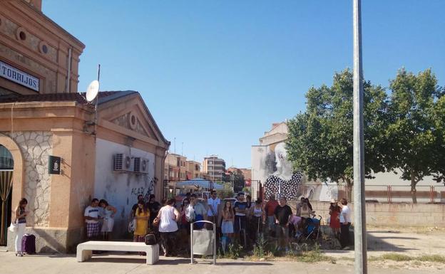 Una avería en el tren entre Mérida y Madrid obliga a bajar a sus 160 pasajeros en Torrijos.