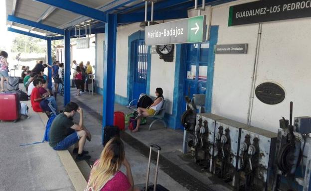 En el tren viajaban 46 pasajeros, entre ellos un niño de seis años y un bebé.