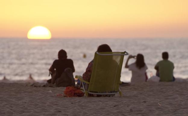 Asiento en primera fila para ver el atardecer en Zahara de los Atunes.