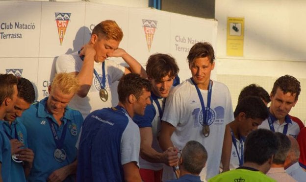 Miguel Durán, con su última medalla, la del 4x100 libres. :: HOY