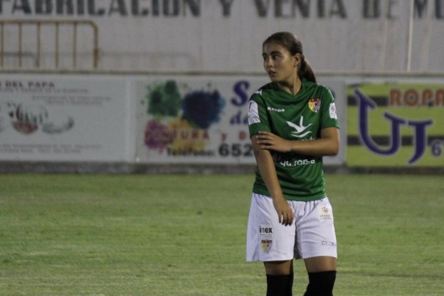 Alba Zafra, cadete de 13 años, debutó en La Solana. @SANTABADAJOZ