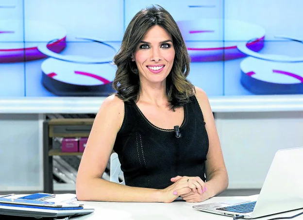 En agosto, Verónica Sanz aparca los reportajes y se coloca al frente del programa. :: ariane olivencia