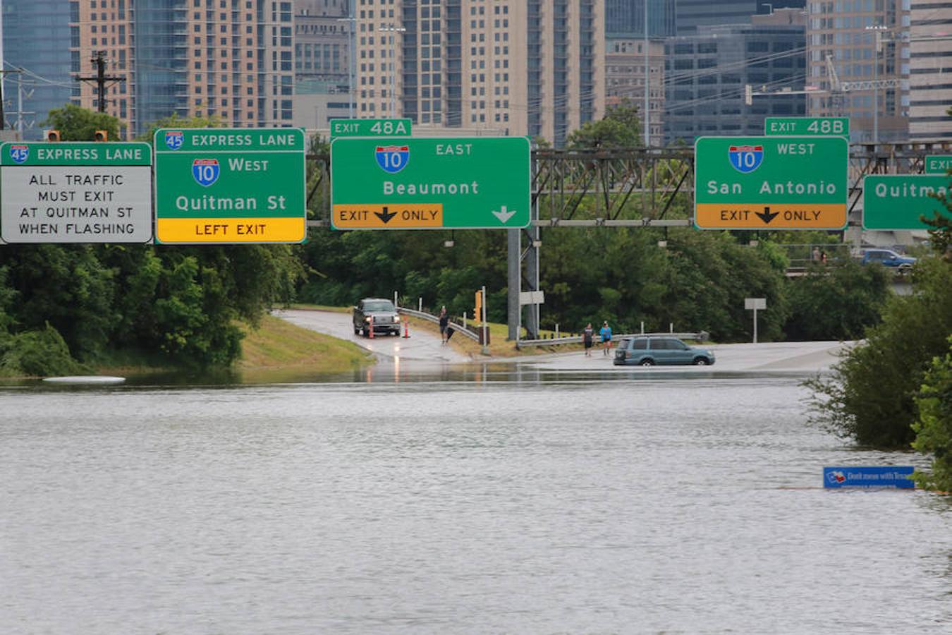 Autopista en inundaciones.