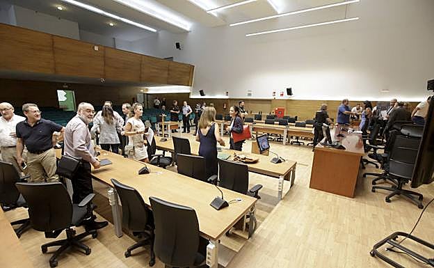 Abogados y fuerzas de seguridad fueron informados este lunes de cómo será el juicio, que tendrá lugar en la Facultad de Empresariales:: L.CORDERO