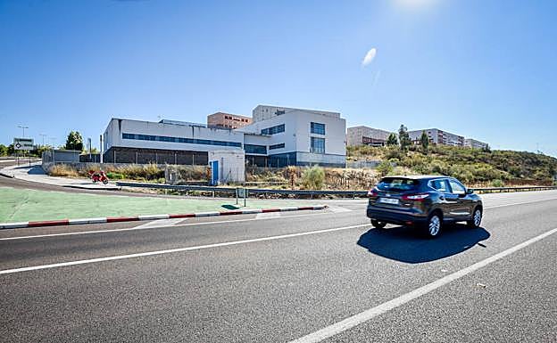 Los vecinos del Cerro Gordo piden que este cruce de la N-V se transforme en una glorieta. :: J.V. ARNELAS
