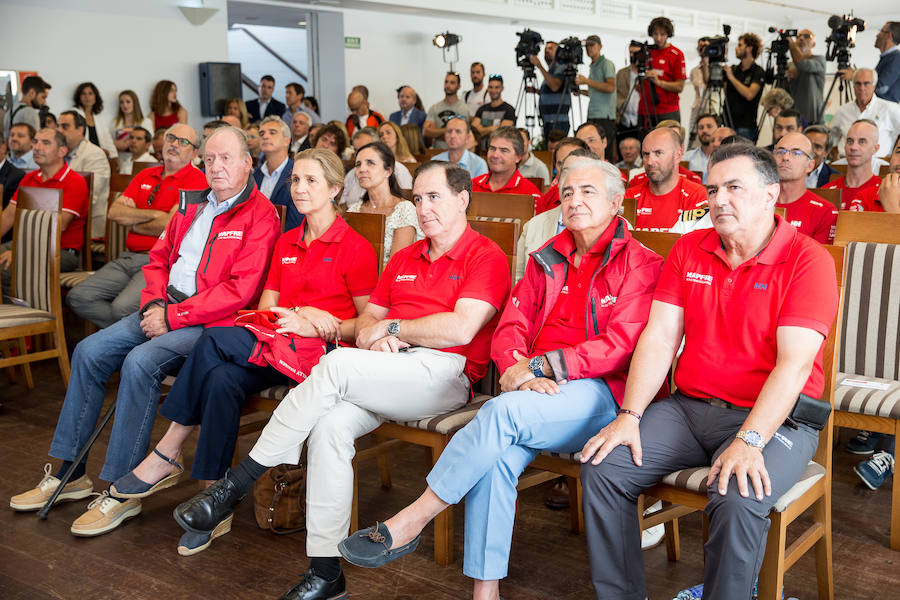 Las instalaciones del Real Club Náutico de Sanxenxo han acogido la presentación del equipo español que competirá en la regata oceánica más importante del mundo