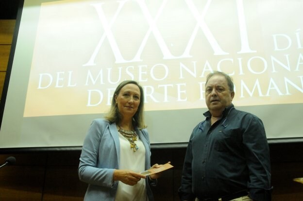 Trinidad Nogales y Antonio Jiménez durante la presentación de la programación en el Museo. :: BRÍGIDO