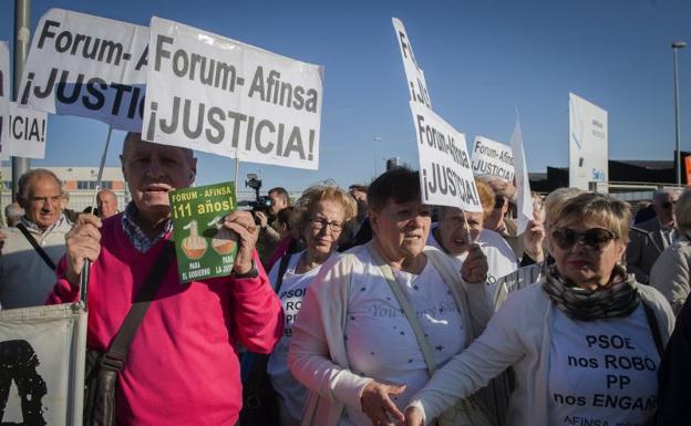 Manifestación de afectados por la presunta estafa de Fórum Filatélico.