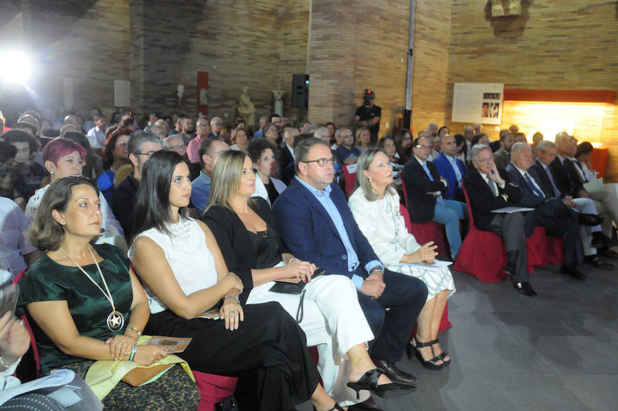 En el acto, al que ha asistido el arquitecto del edificio Rafael Moneo, también ha tenido lugar la entrega de los Premios Genio Protector de la Colonia