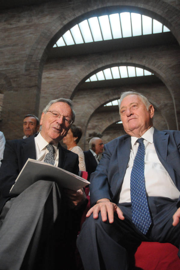 En el acto, al que ha asistido el arquitecto del edificio Rafael Moneo, también ha tenido lugar la entrega de los Premios Genio Protector de la Colonia