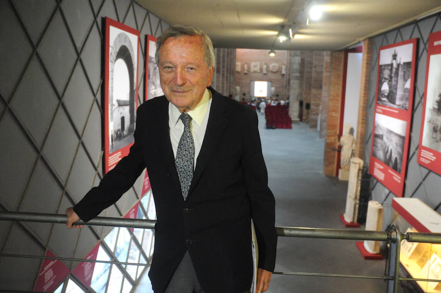 En el acto, al que ha asistido el arquitecto del edificio Rafael Moneo, también ha tenido lugar la entrega de los Premios Genio Protector de la Colonia