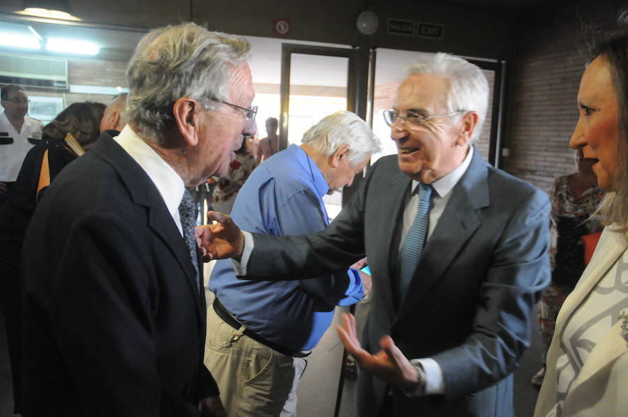 En el acto, al que ha asistido el arquitecto del edificio Rafael Moneo, también ha tenido lugar la entrega de los Premios Genio Protector de la Colonia