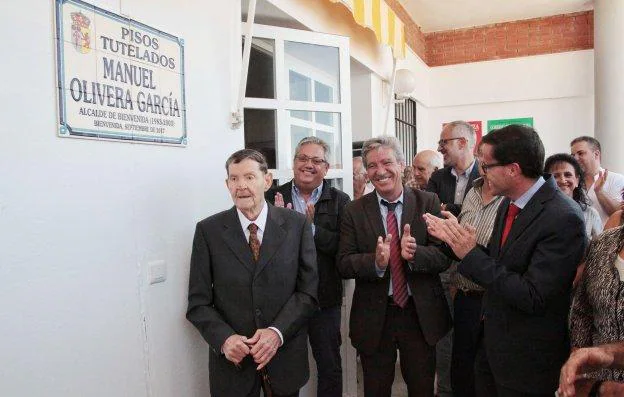 Manuel Olivera, emocionado, durante el homenaje. 