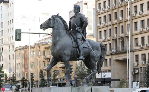 Ciudadanos propone colocar una bandera de España en Hernán Cortés en Cáceres