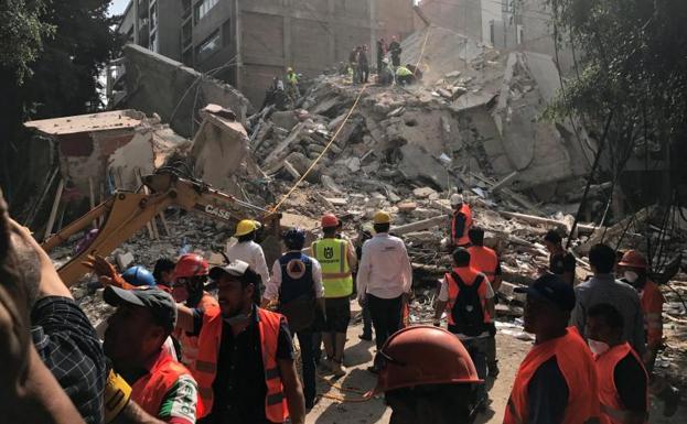La Casa Real y los políticos españoles se solidarizan con las víctimas del terremoto