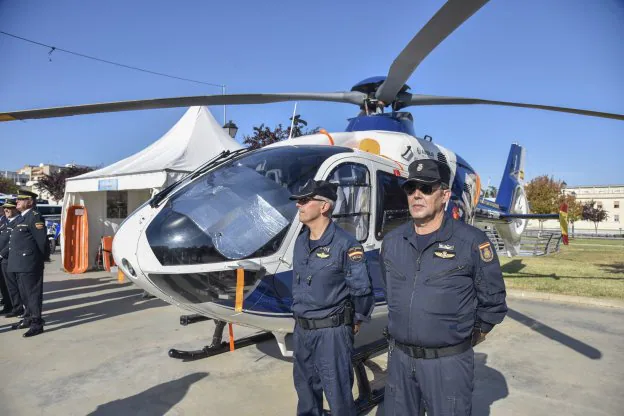 La exposición de medios de la Policía Nacional exhibe hasta el jueves un helicóptero de la Policía Nacional. ::