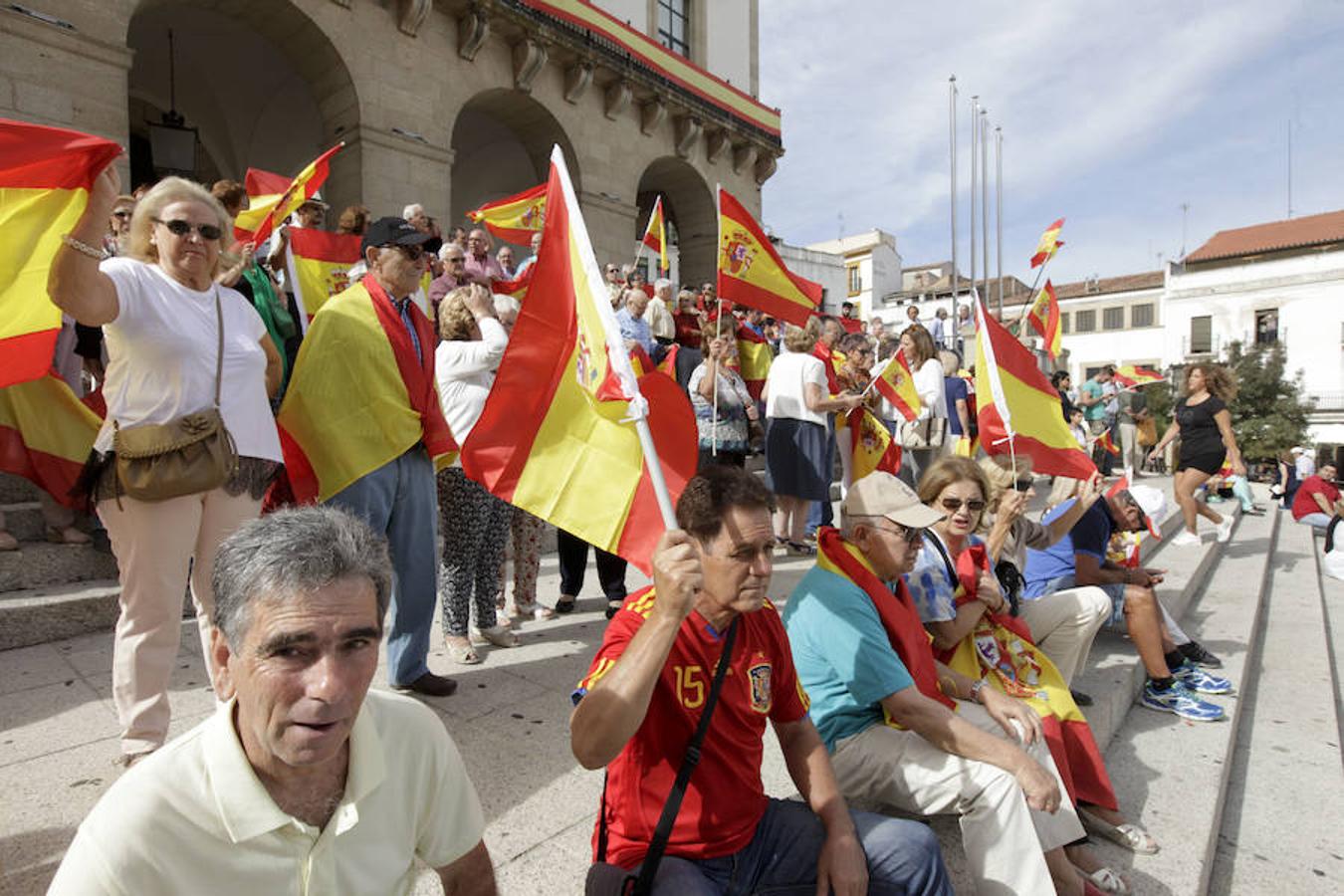 Unas 200 personas se concentran en la Plaza Mayor 