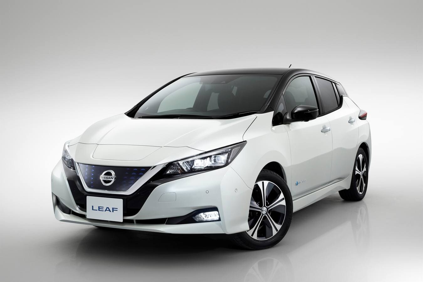 Renovación completa del Nissan Leaf con más potencia, mayor autonomía y mejores tecnologías de seguridad y conectividad. Las primeras unidades llegan a primeros de año.