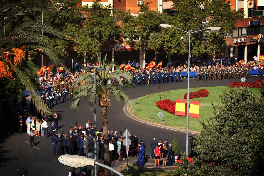 Badajoz ha celebrado este sábado el Día de la Hispanidad con un izado de bandera, un homenaje a quienes dieron su vida por España y un desfile