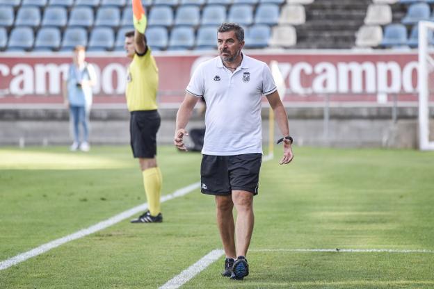 Juan Marrero en el partido del Badajoz ante el Villanovense. :: J. V. ARNELAS