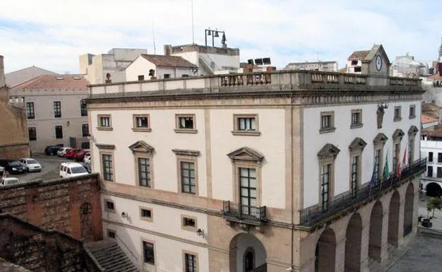 El Plan de Experiencia permite contratar a 150 parados en el Ayuntamiento de Cáceres