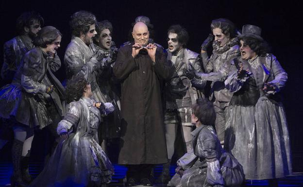 Un momento del musical de 'La familia Addams'