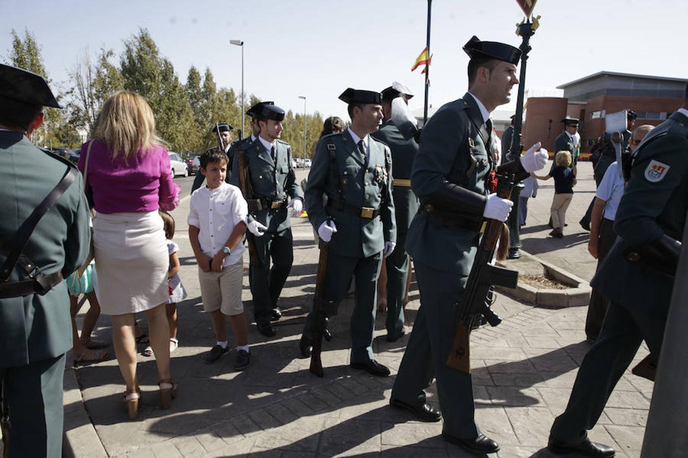 El subdelegado del Gobierno en Cáceres, José Carlos Bote, ha presidido el acto junto a la comandante jefe de Cáceres, María Jesús Pascual, la primera mujer en la historia de esta institución que preside los actos del día grande del cuerpo 