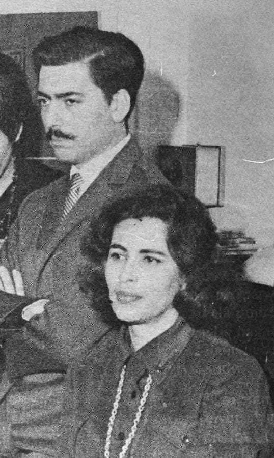 Vargas Llosa con Julia en 1961, en París. 
