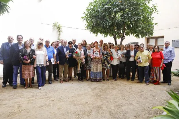 Los antiguos alumnos se reunieron ayer en el Palacio de la Isla. :: armando méndez