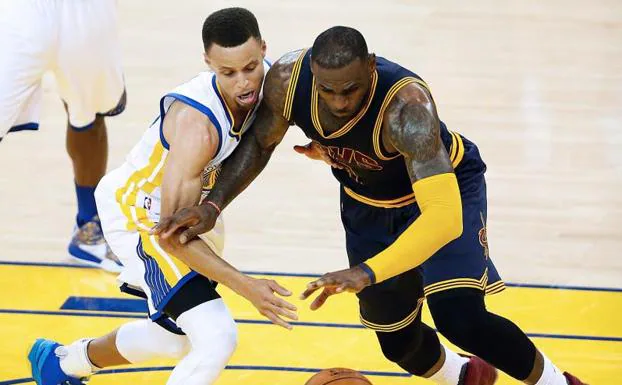 Stephen Curry y LeBron James. 