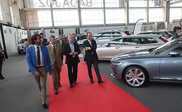 El consejero de Economía, José Luis Navarro; el alcalde de Badajoz, Francisco Javier Fragoso; y el presidente de Aspremetal, Eladio Buzo, han inaugurado la feria:: PAKOPÍ- MARTA MUÑOZ