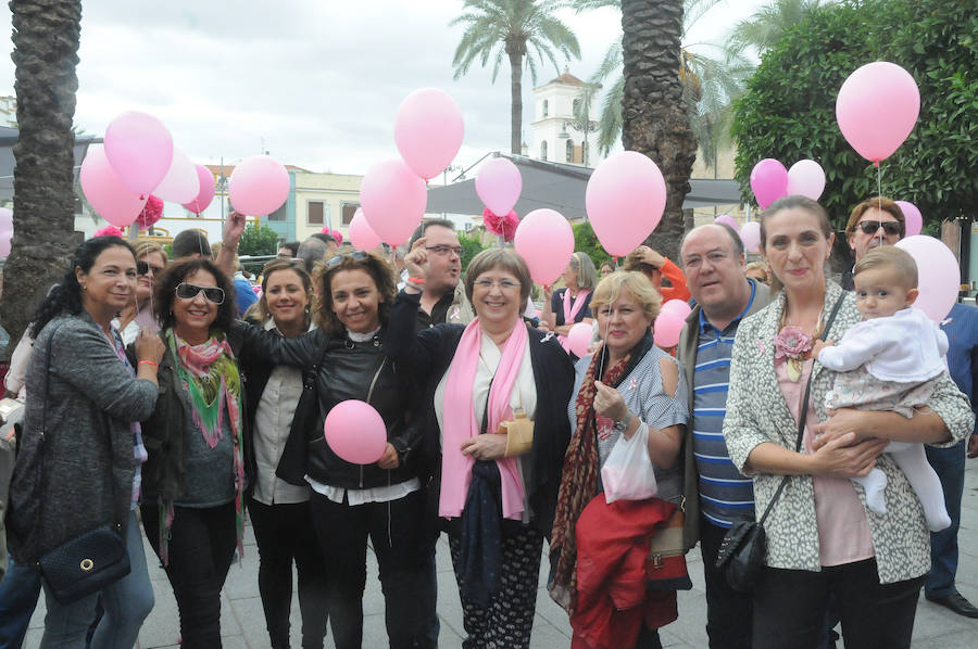 El Día contra el Cáncer de Mama se ha conmemorado con varias actividades de sensibilización organizadas por AOEX Mérida