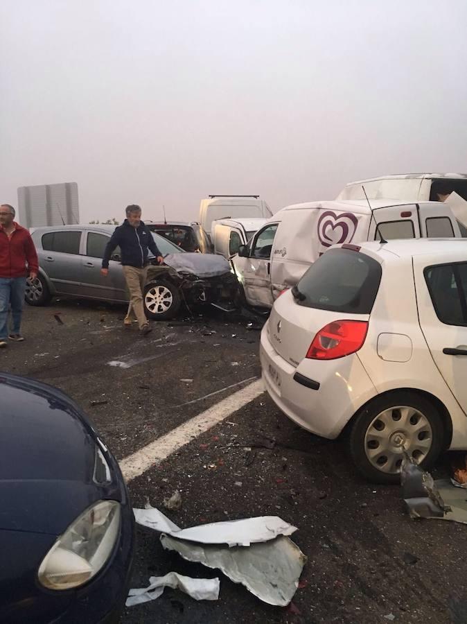 Imágenes de una colisión múltiple que ha tenido lugar la mañana del 19 de octubre, a la altura de la localidad cacereña de Galisteo.